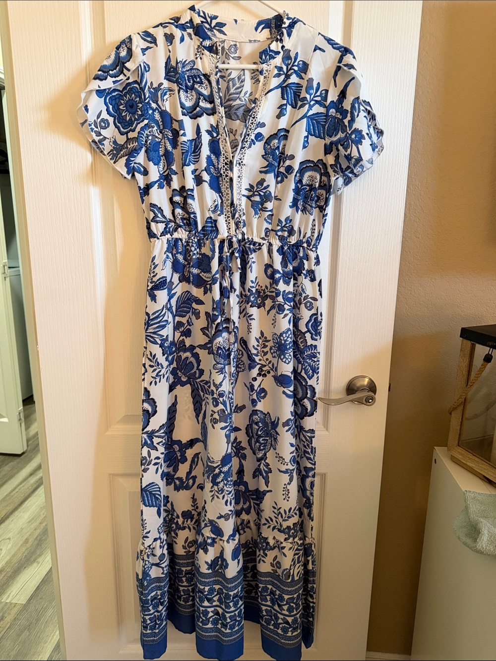New w/o tags Blue Floral Maxi Dress - White & Blue